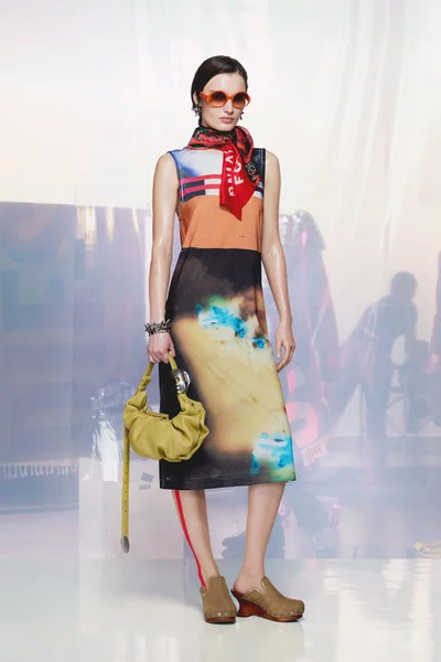 Look 32